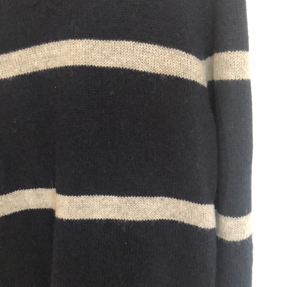 Old navy, navy blue and grey striped v-neck - Picture 3 of 5